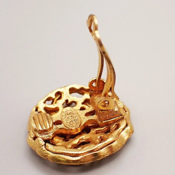 CHANEL CC Logo Button Large Earrings 25 Clip-On GHW France Vintage 398-082525 - Picture 5 of 8